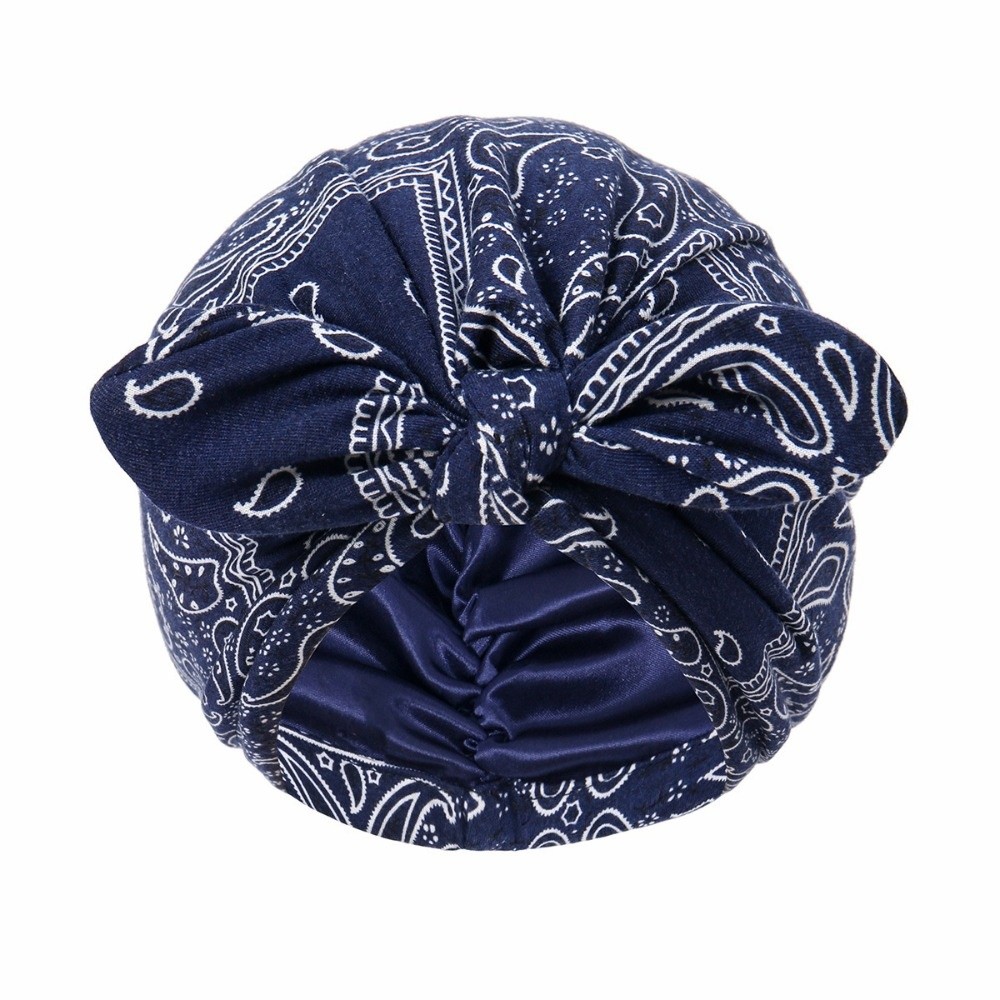 Bow Tie Pre Tied - Satin-gefütterter Bandana-Turban-Hut mit Hasenohren, Schleifenknoten und